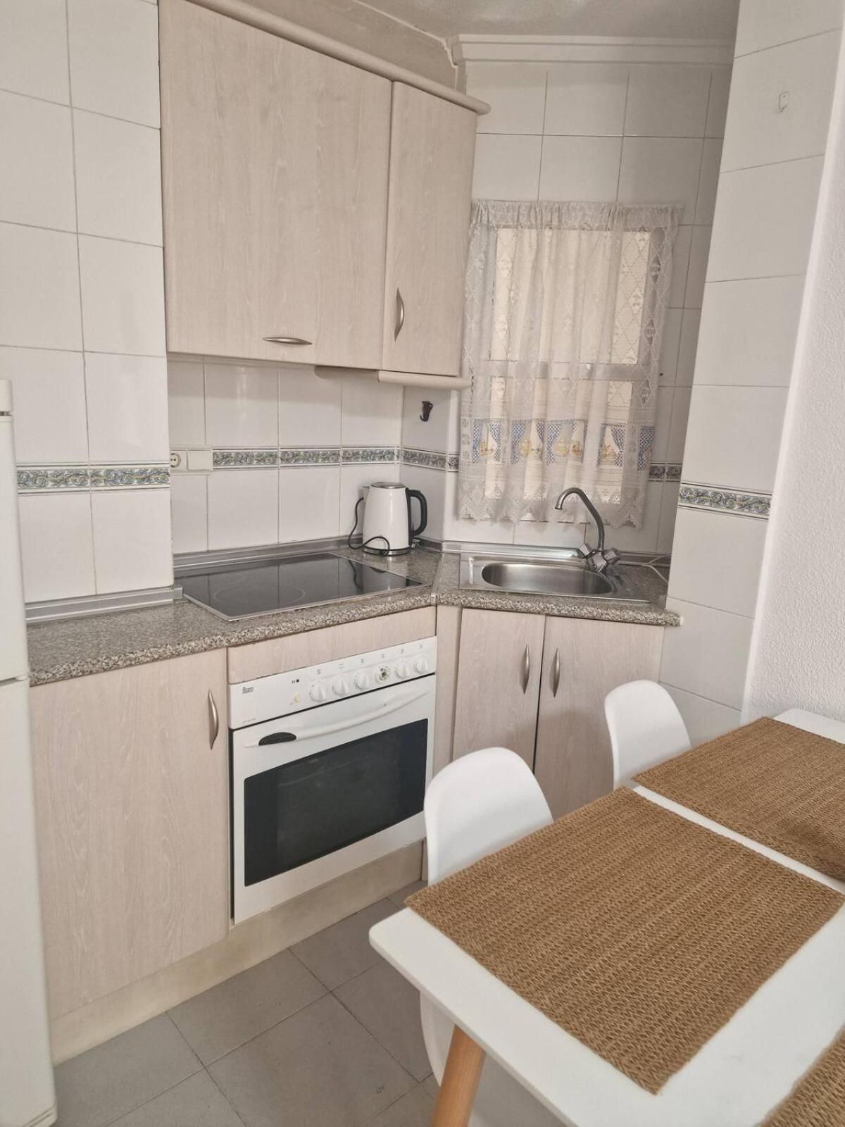 Almudena Apartments 또레비에하 외부 사진